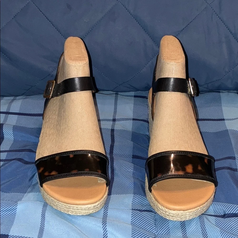 NWT Rockport Women's Black and Tan Wedge Sandals 7.5